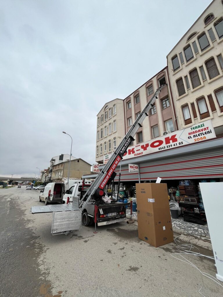 Asansörlü taşıma aracı